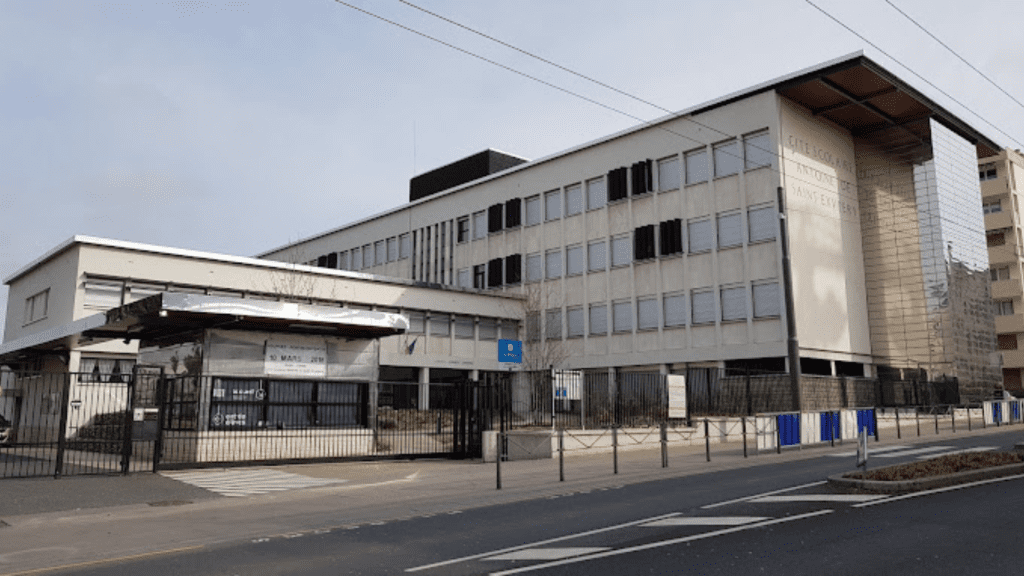 Entrée du Lycée Antoine de Saint-Exupéry