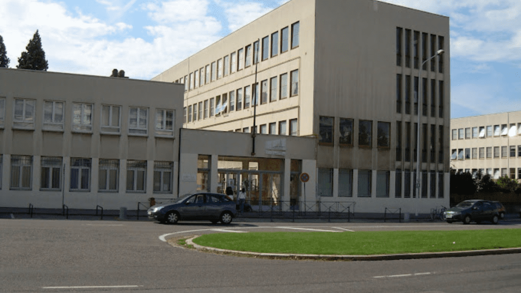 Entrée du Lycée Auguste et Louis Lumière